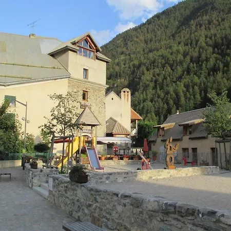 Le Les Melezes Hotel *