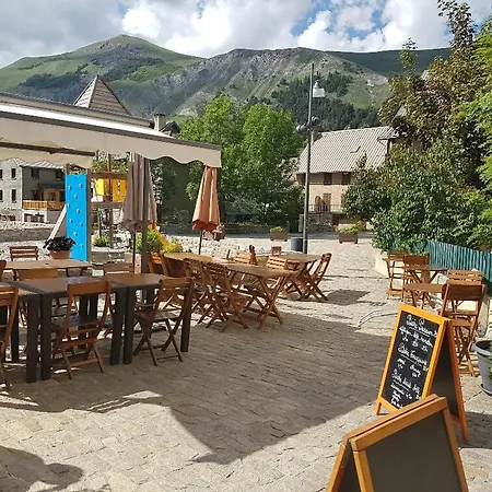 Le Les Melezes Hotel